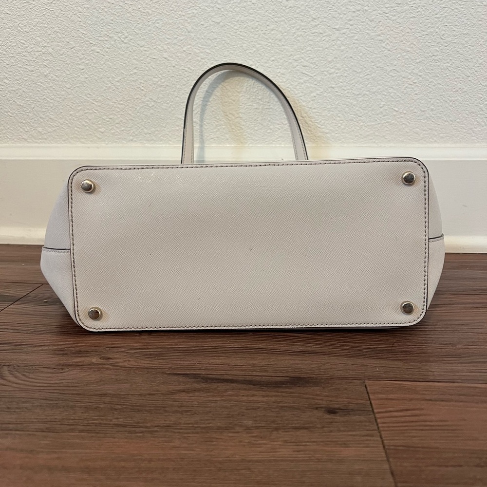 Kate Spade Elegant Cream Tote Bag perfect for spring - Picture 7 of 12